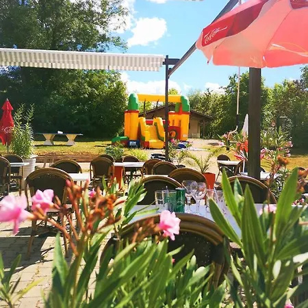Domaine De Mepillat مكان تخييم